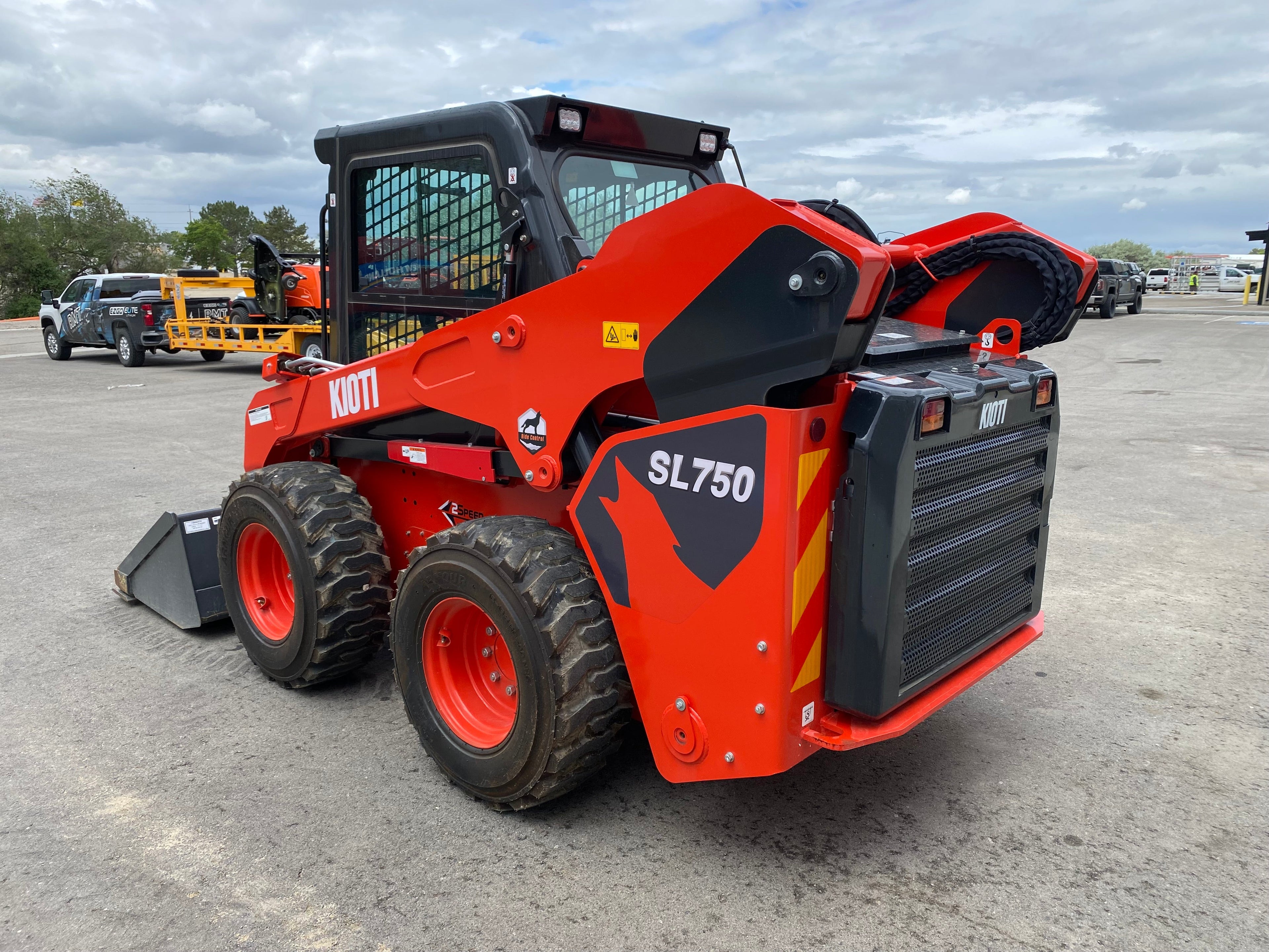 New 2025 KIOTI SL750 SKIDSTEER with 78" Bucket**0% FINANCING AVAILABLE**