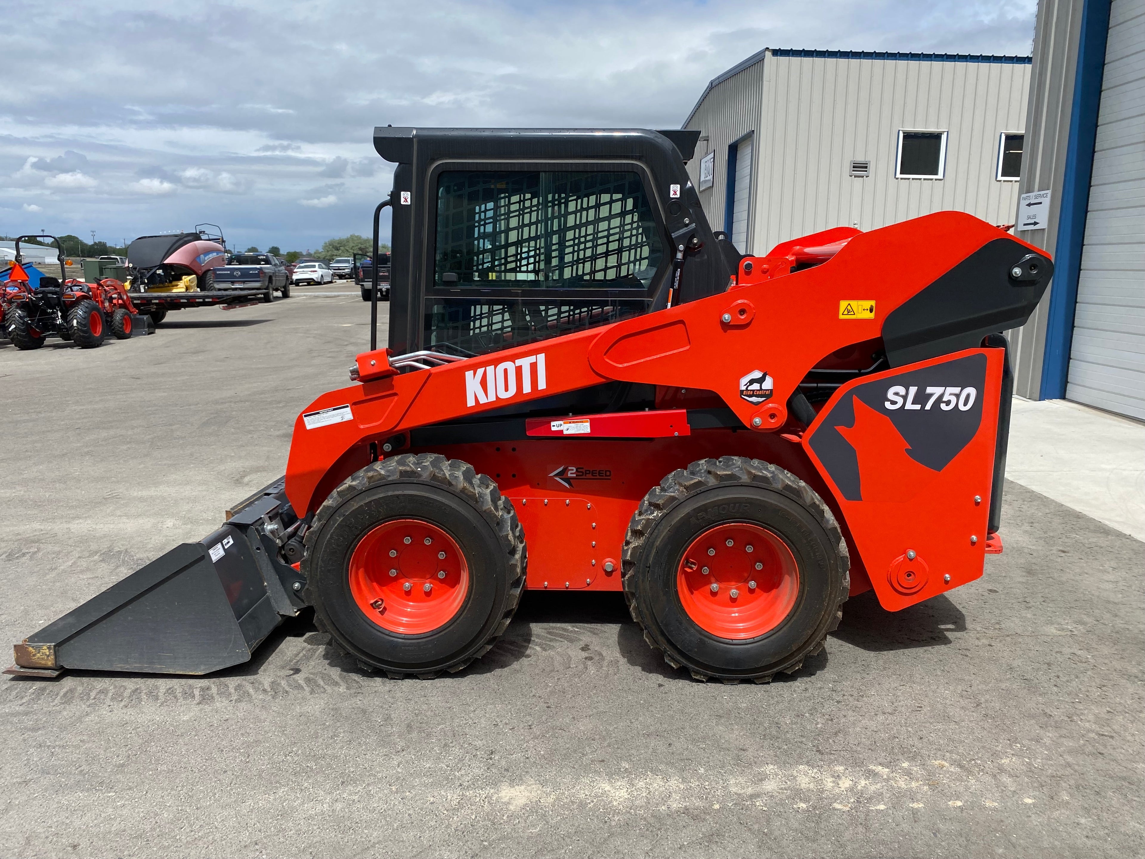 New 2025 KIOTI SL750 SKIDSTEER with 78" Bucket**0% FINANCING AVAILABLE**