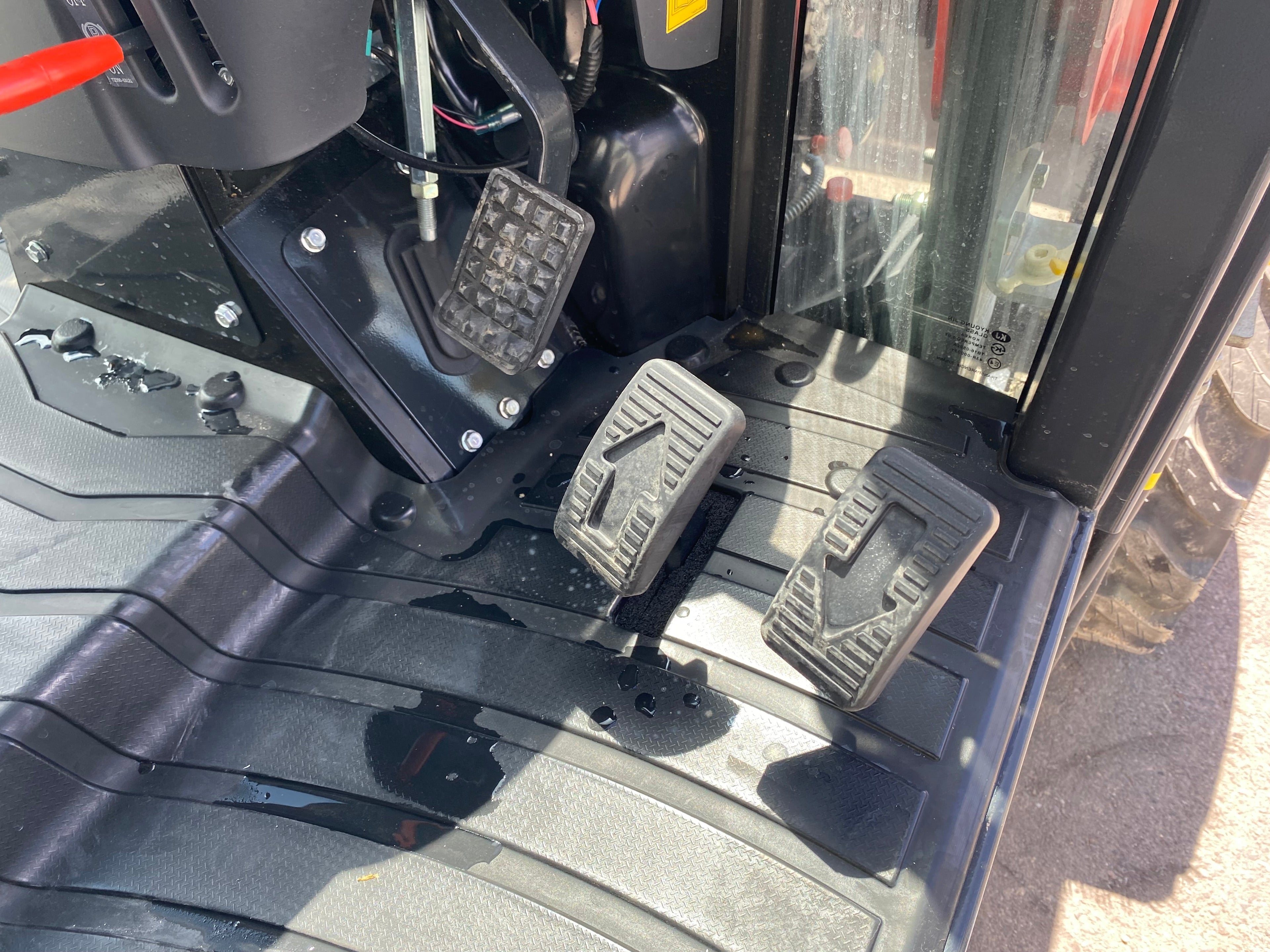 KIOTI CX2510 W/ CAB ** 0% FINANCING AVAILABLE**