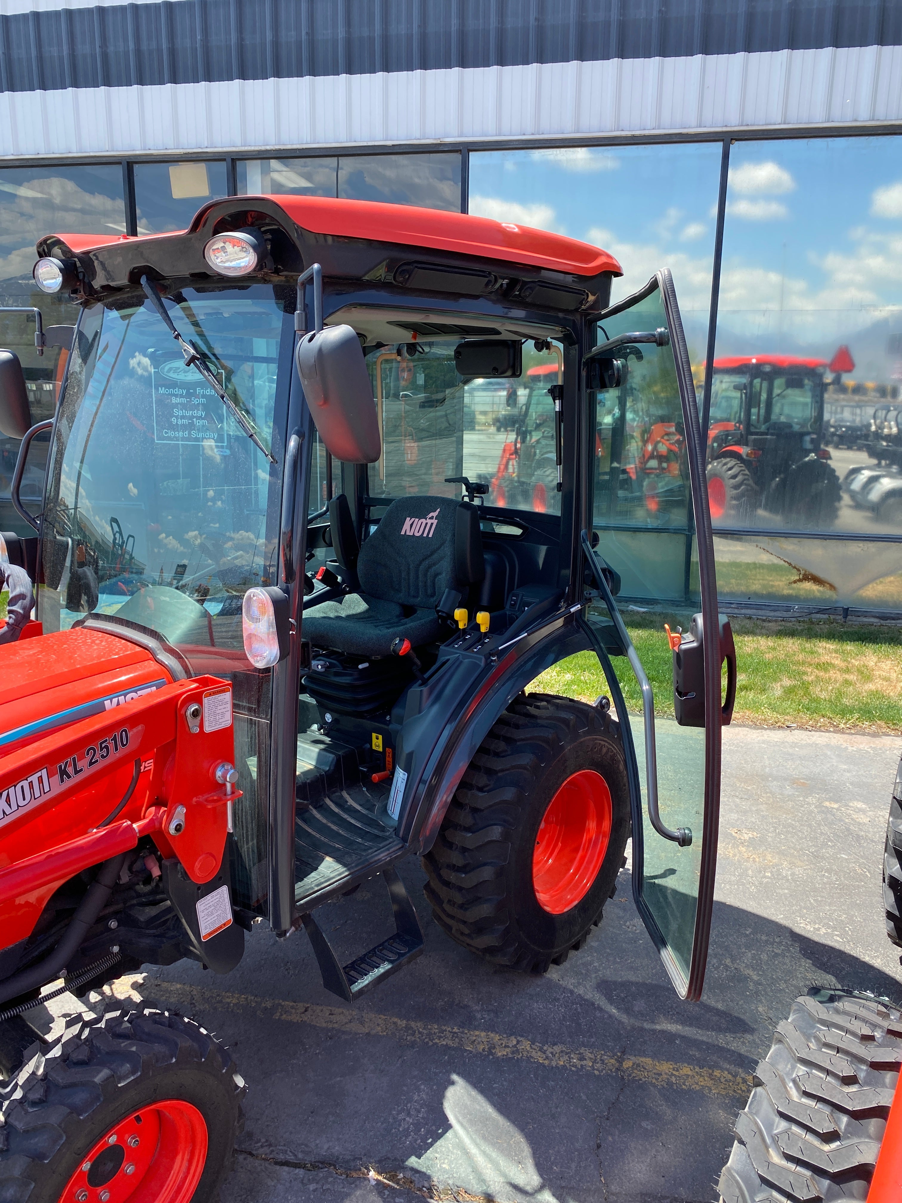 Kioti CX2510 HST Cab *** 0% financing available***