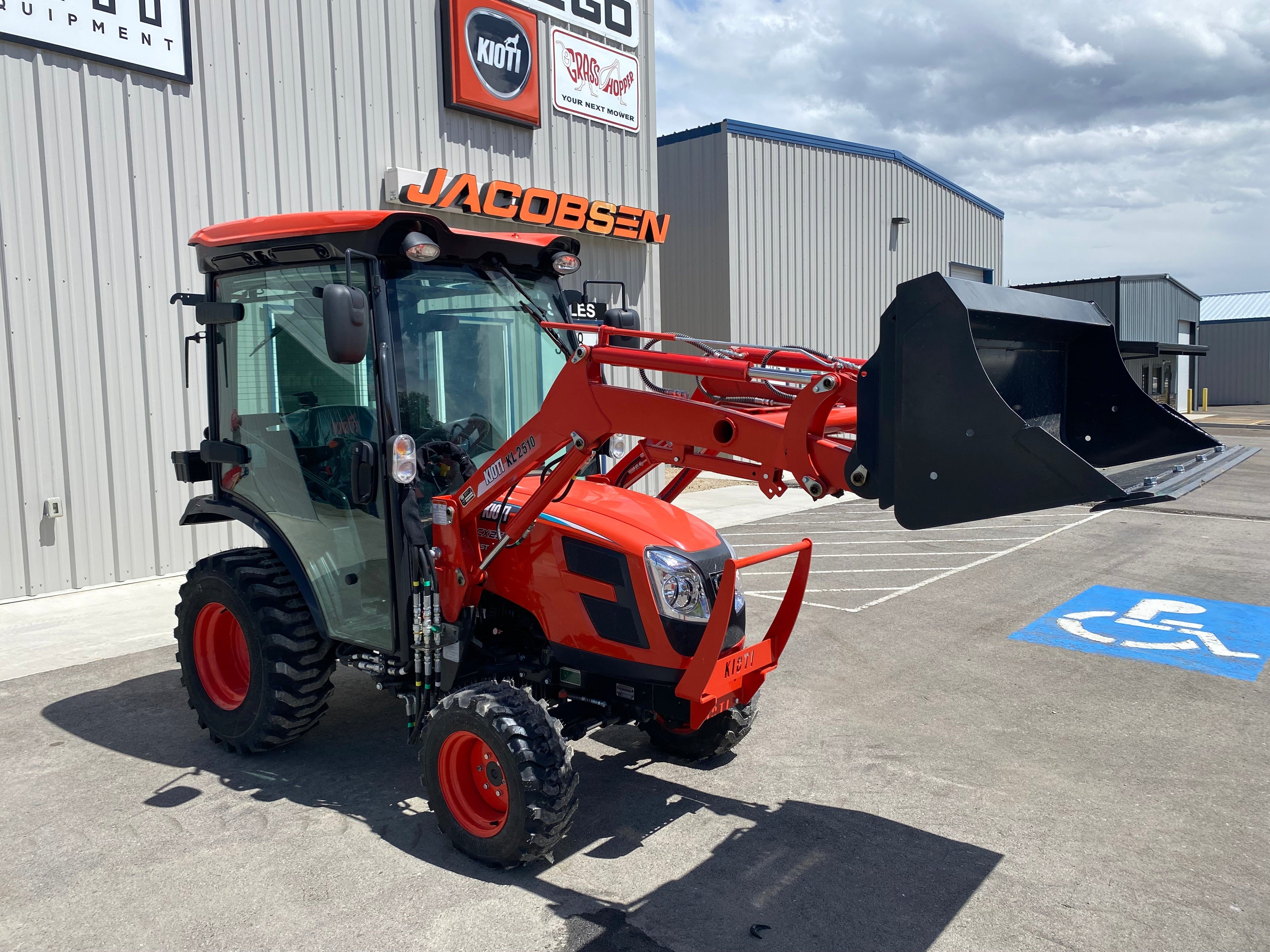 KIOTI CX2510 W/ CAB ** 0% FINANCING AVAILABLE**