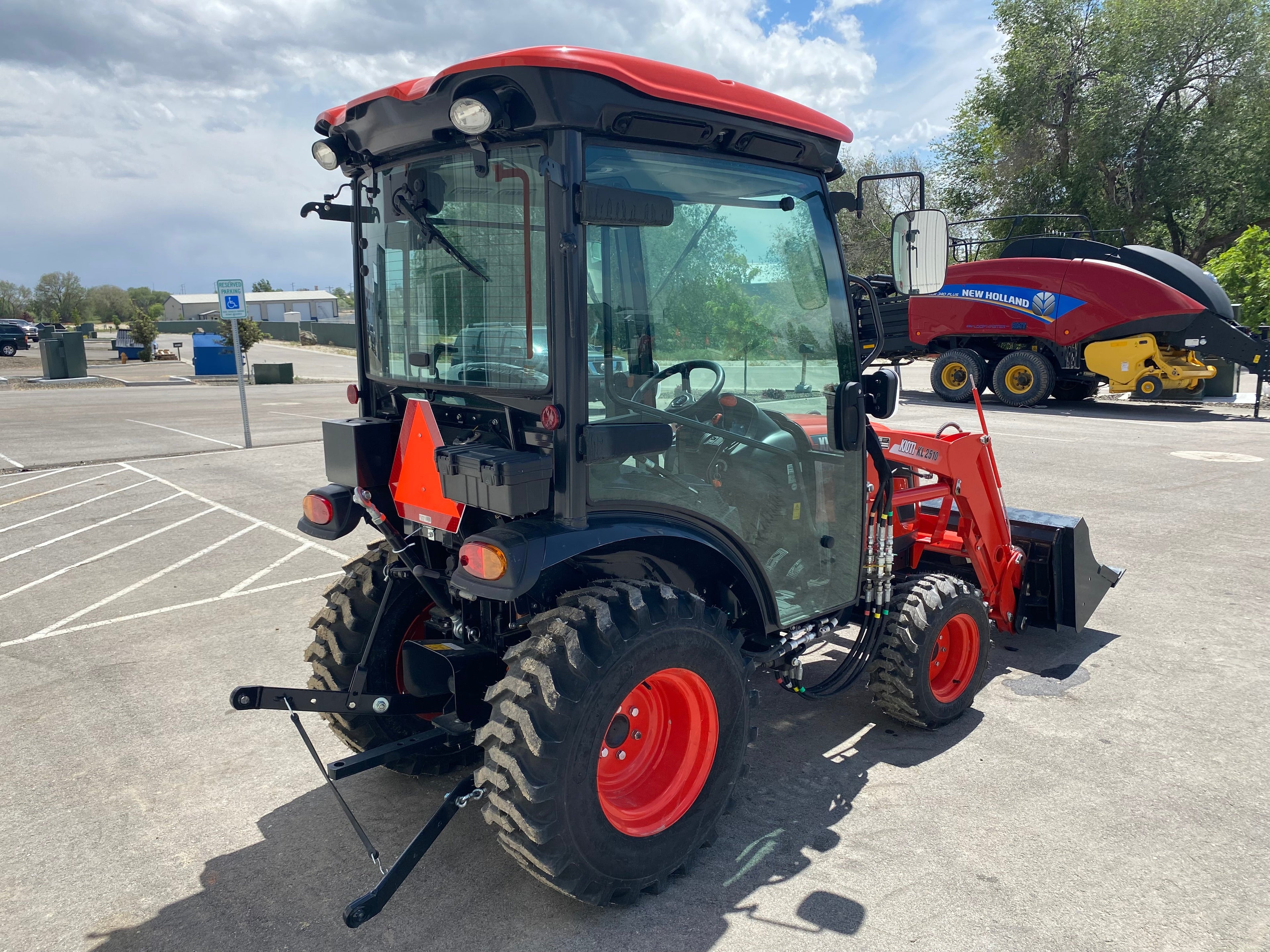 KIOTI CX2510 W/ CAB ** 0% FINANCING AVAILABLE**