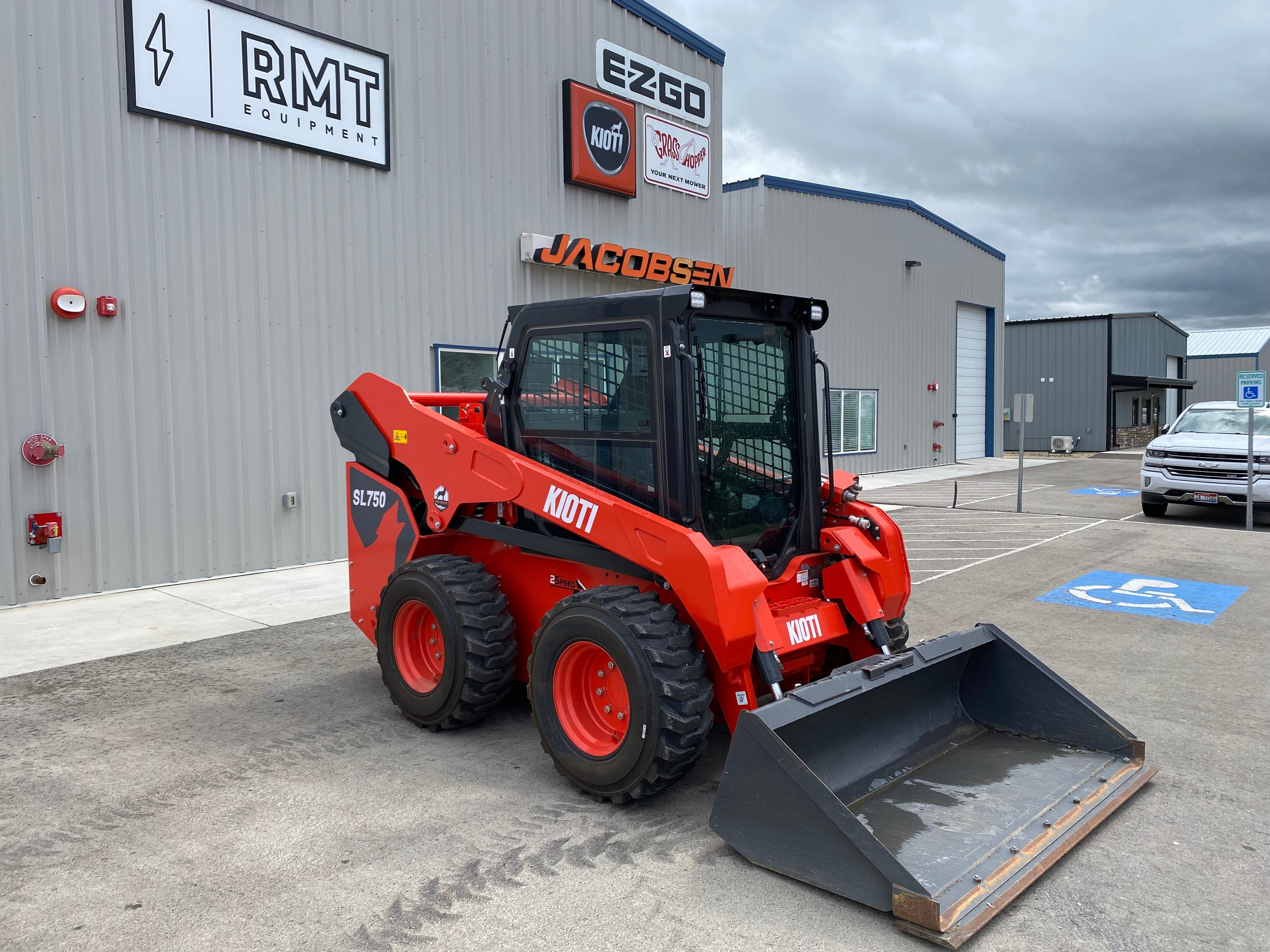 New 2025 KIOTI SL750 SKIDSTEER with 78" Bucket**0% FINANCING AVAILABLE**
