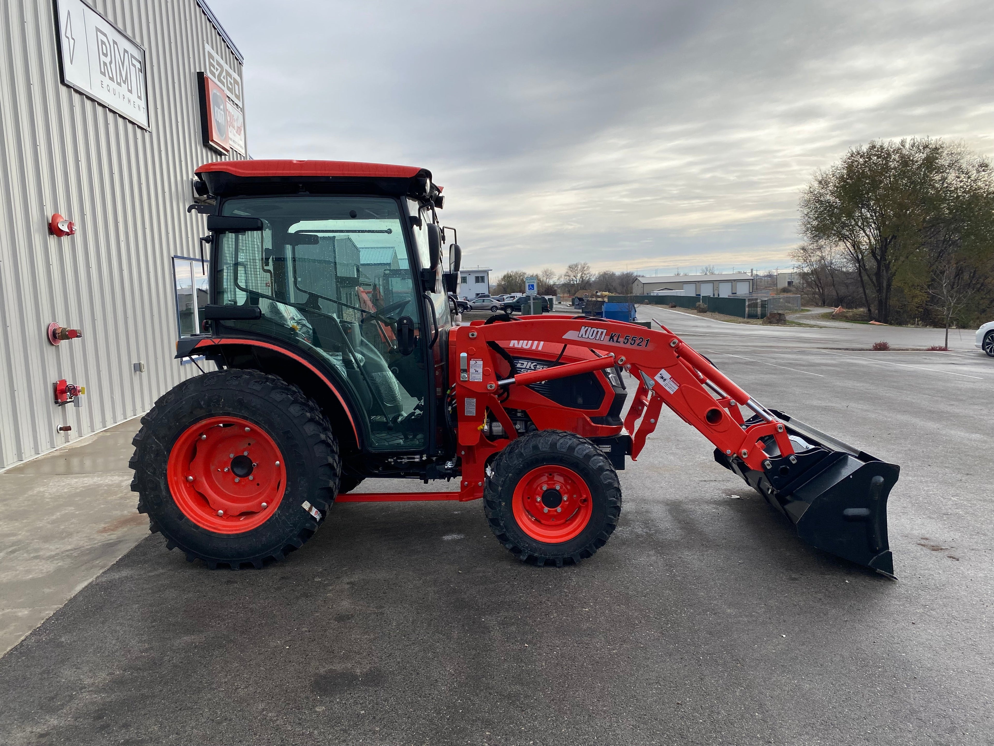 KIOTI DK5320SEHC CAB TRACTOR **0% FINANCING AVAILABLE
