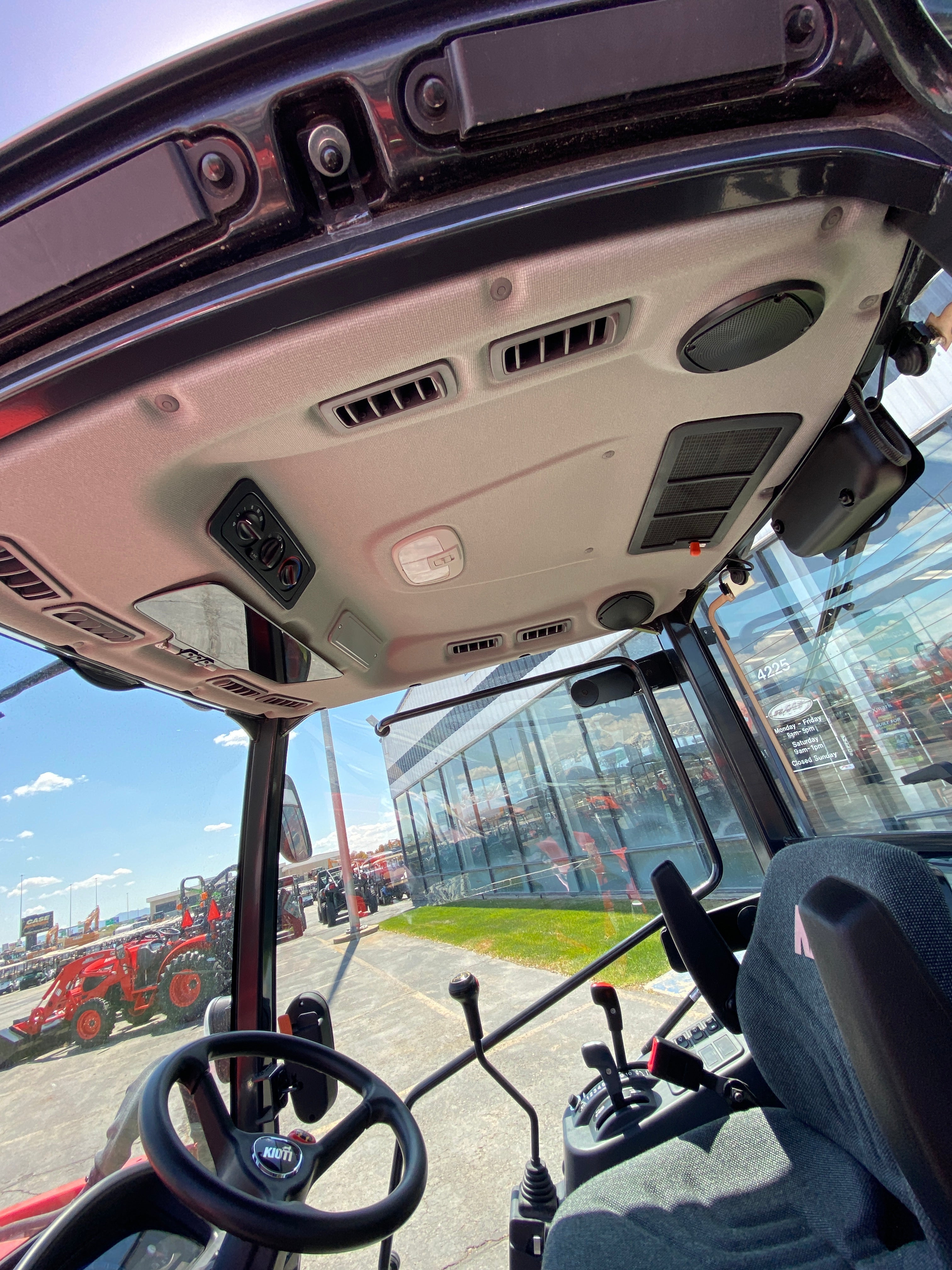 Kioti CX2510 HST Cab *** 0% financing available***
