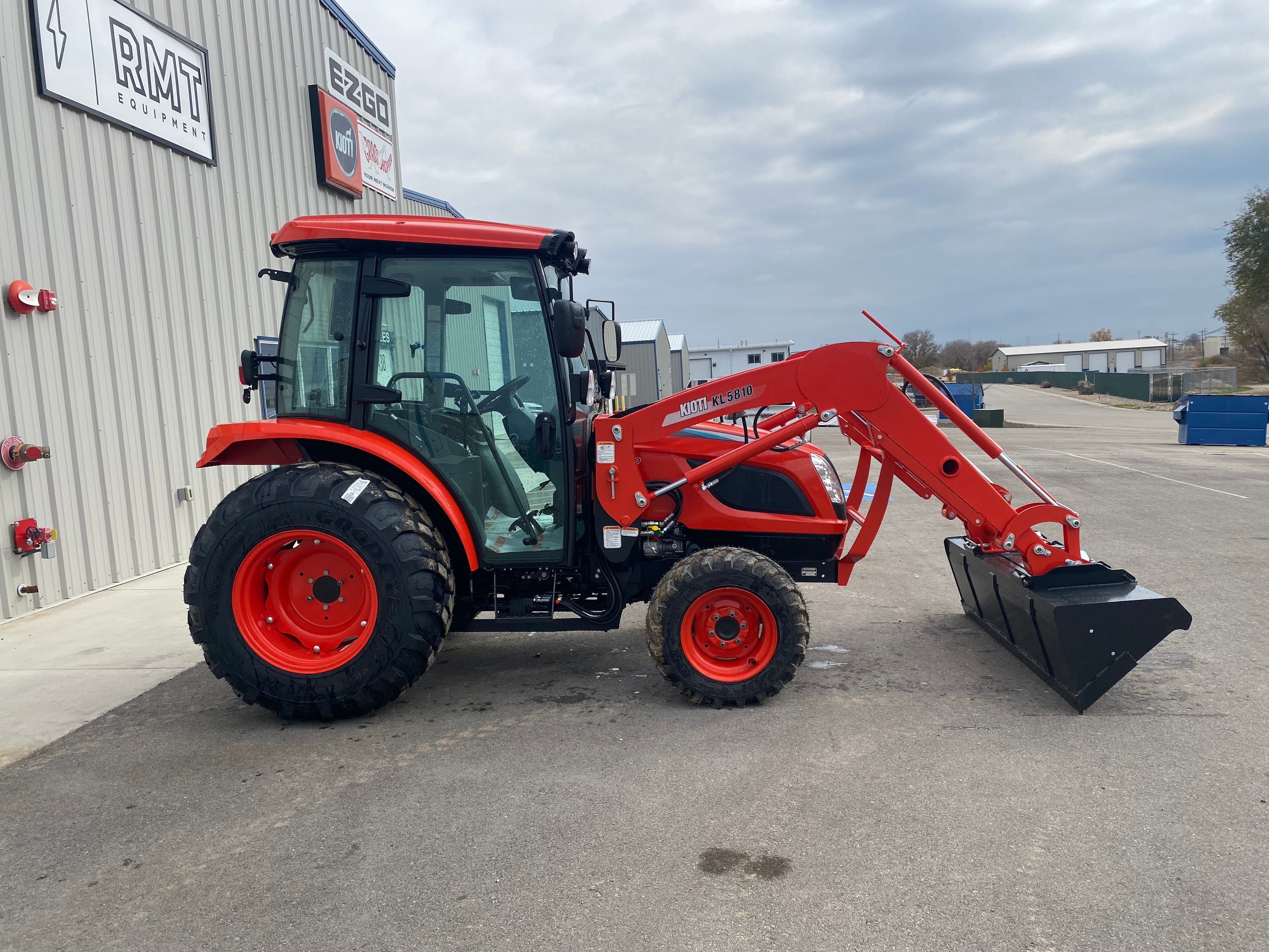 KIOTI NS4710HCB CAB TRACTOR **0% FINANCING AVAILABLE**