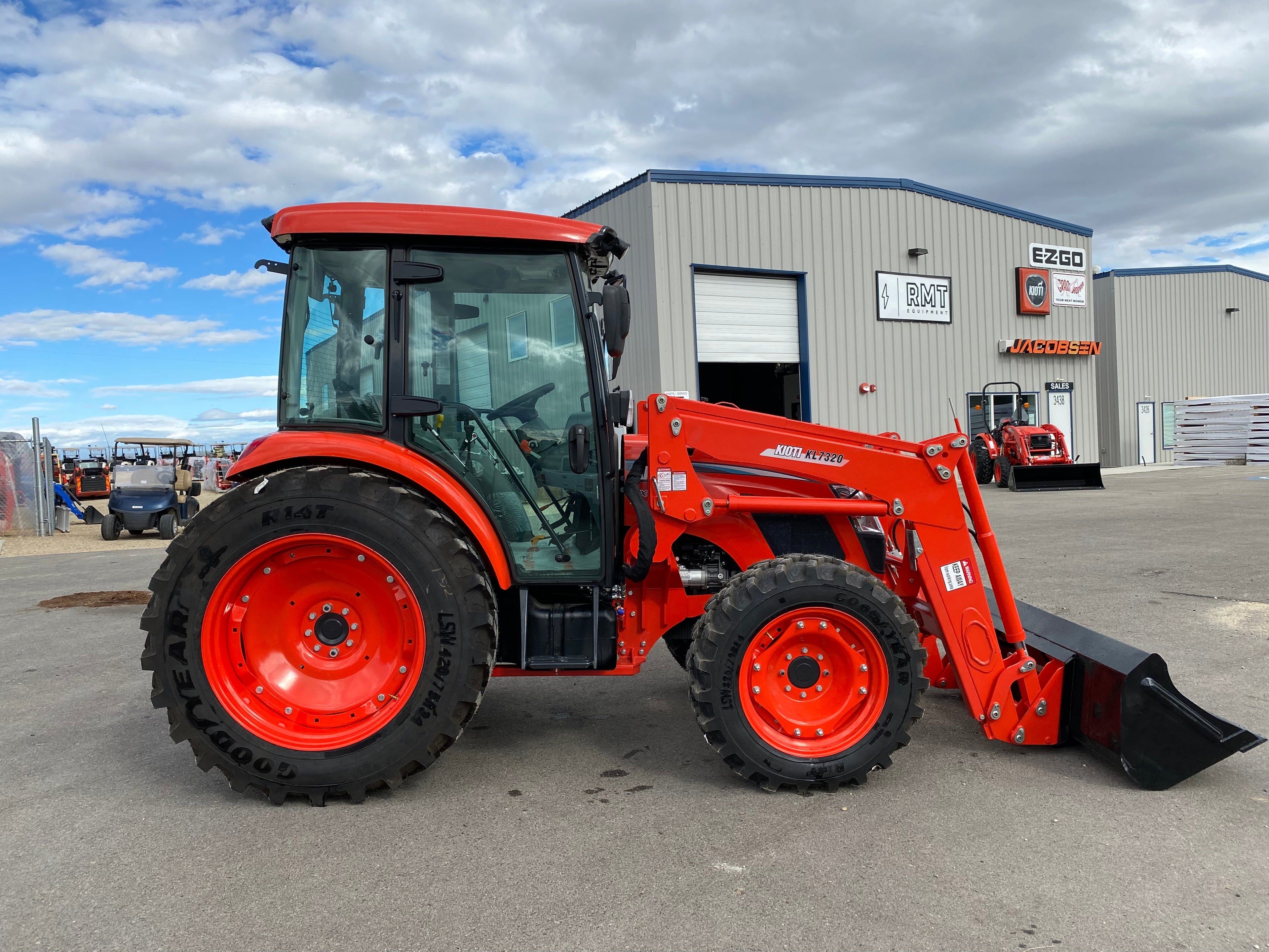 KIOTI RX6620PCB CAB TRACTOR-POWERSHUTTLE**0% FINANCING AVAILABLE**