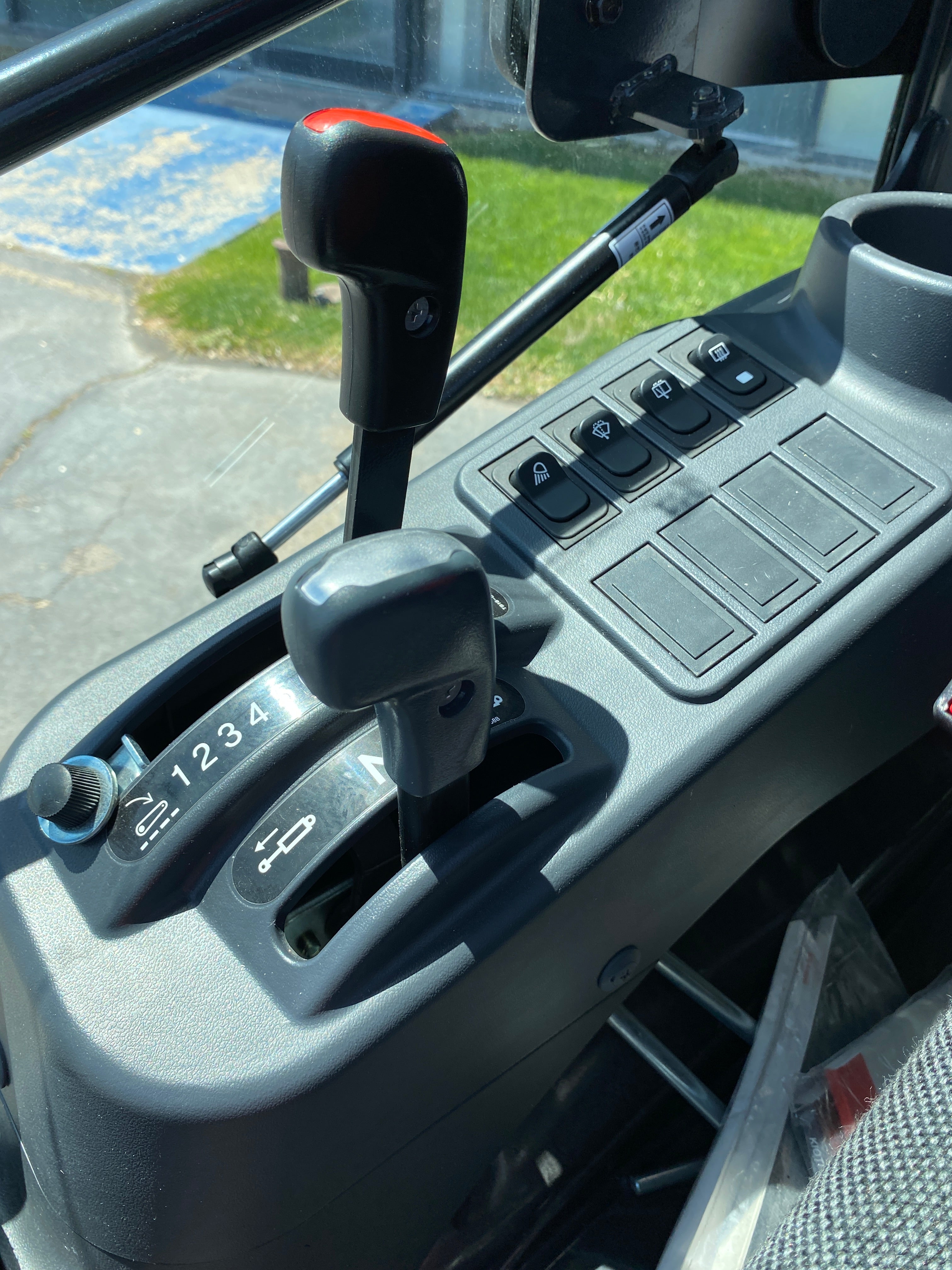 Kioti CX2510 HST Cab *** 0% financing available***