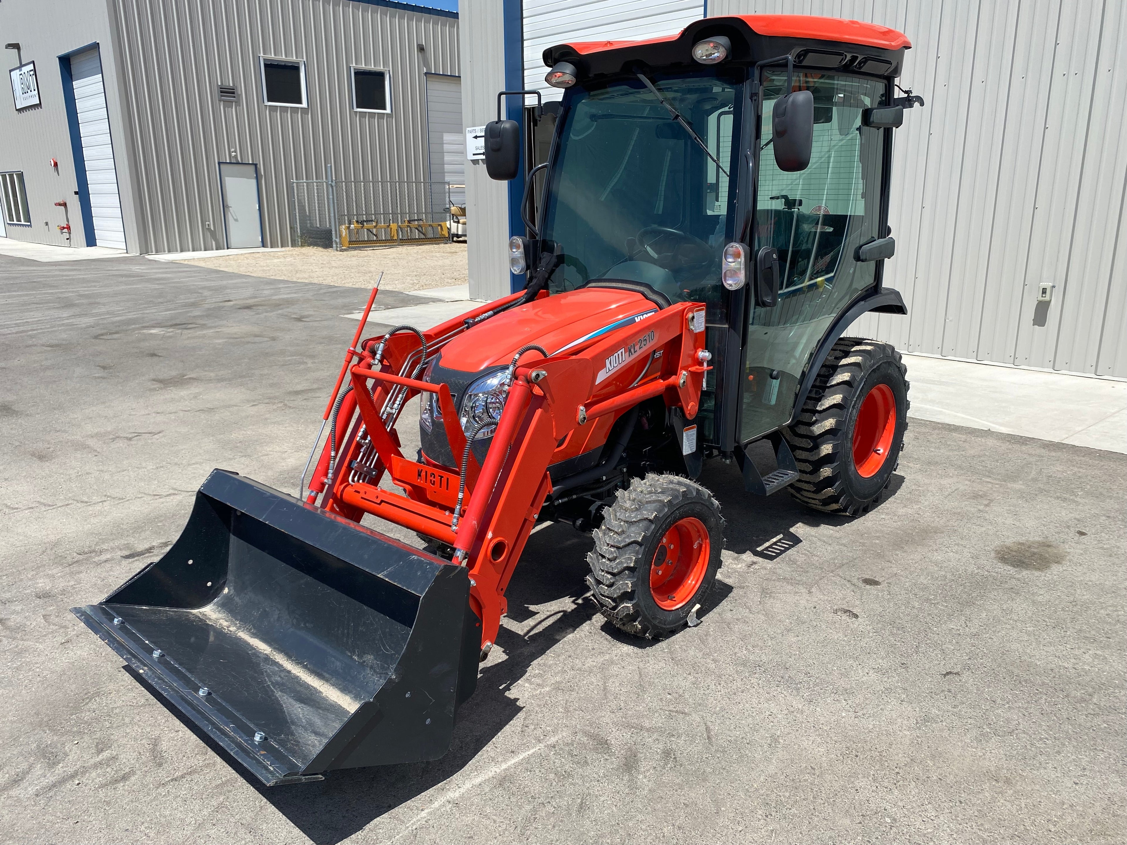 KIOTI CX2510 W/ CAB ** 0% FINANCING AVAILABLE**