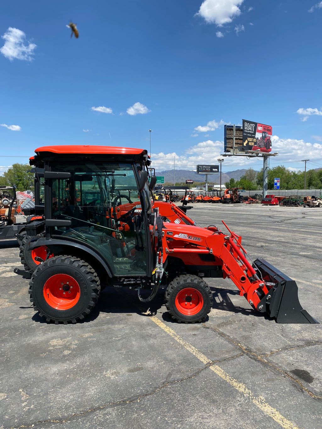 Kioti CX2510 HST Cab *** 0% financing available***