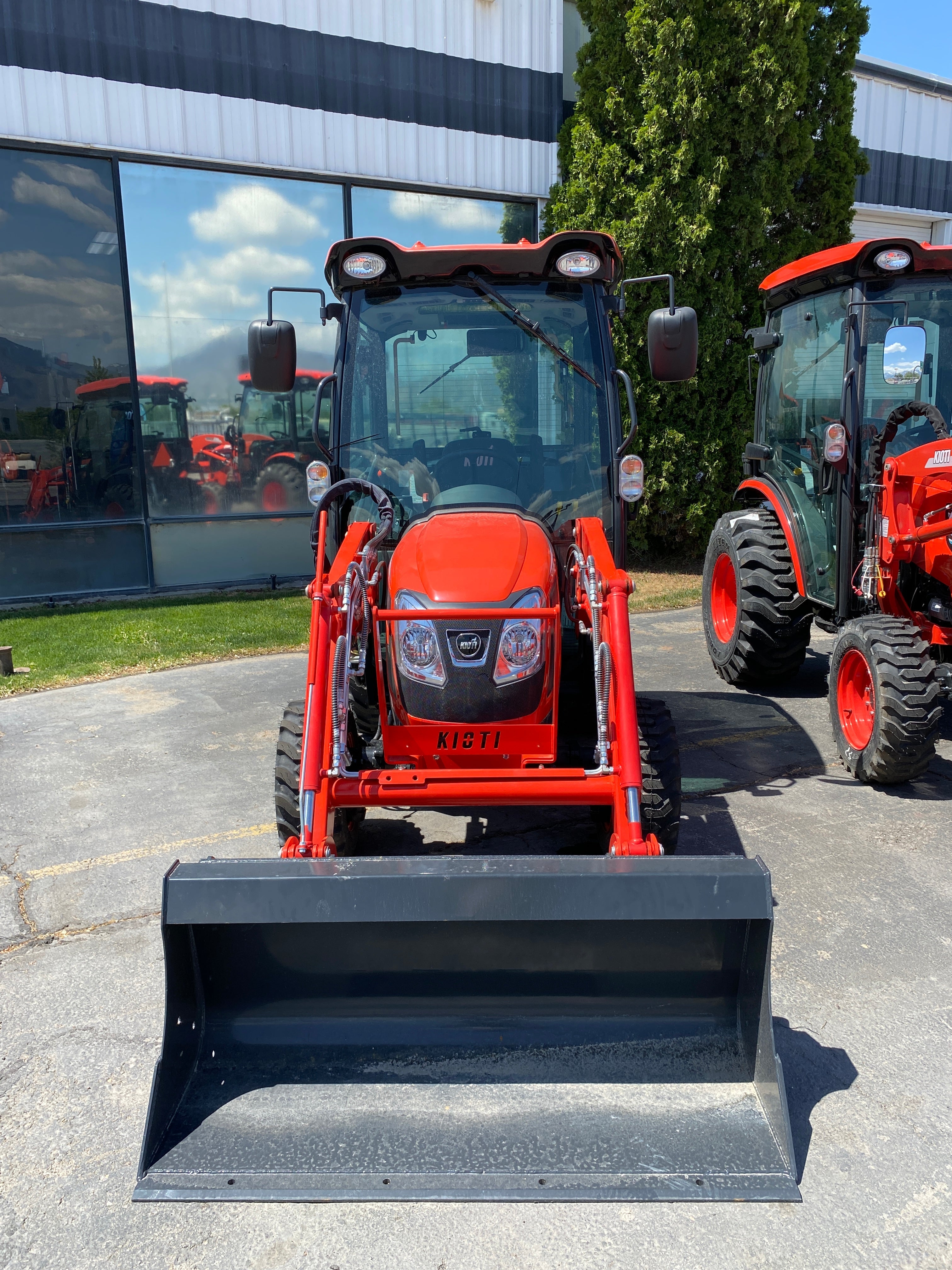 Kioti CX2510 HST Cab *** 0% financing available***