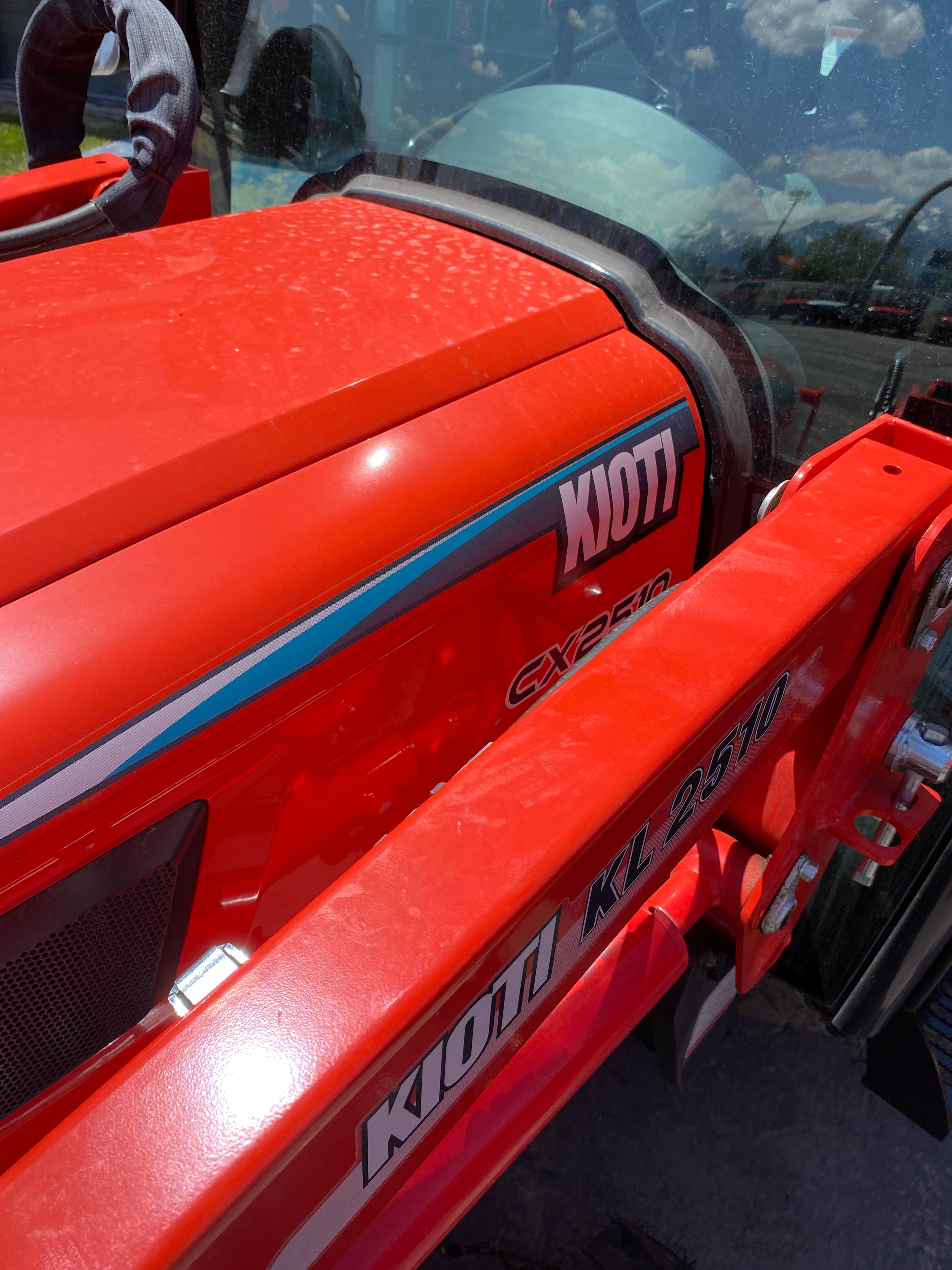 Kioti CX2510 HST Cab *** 0% financing available***