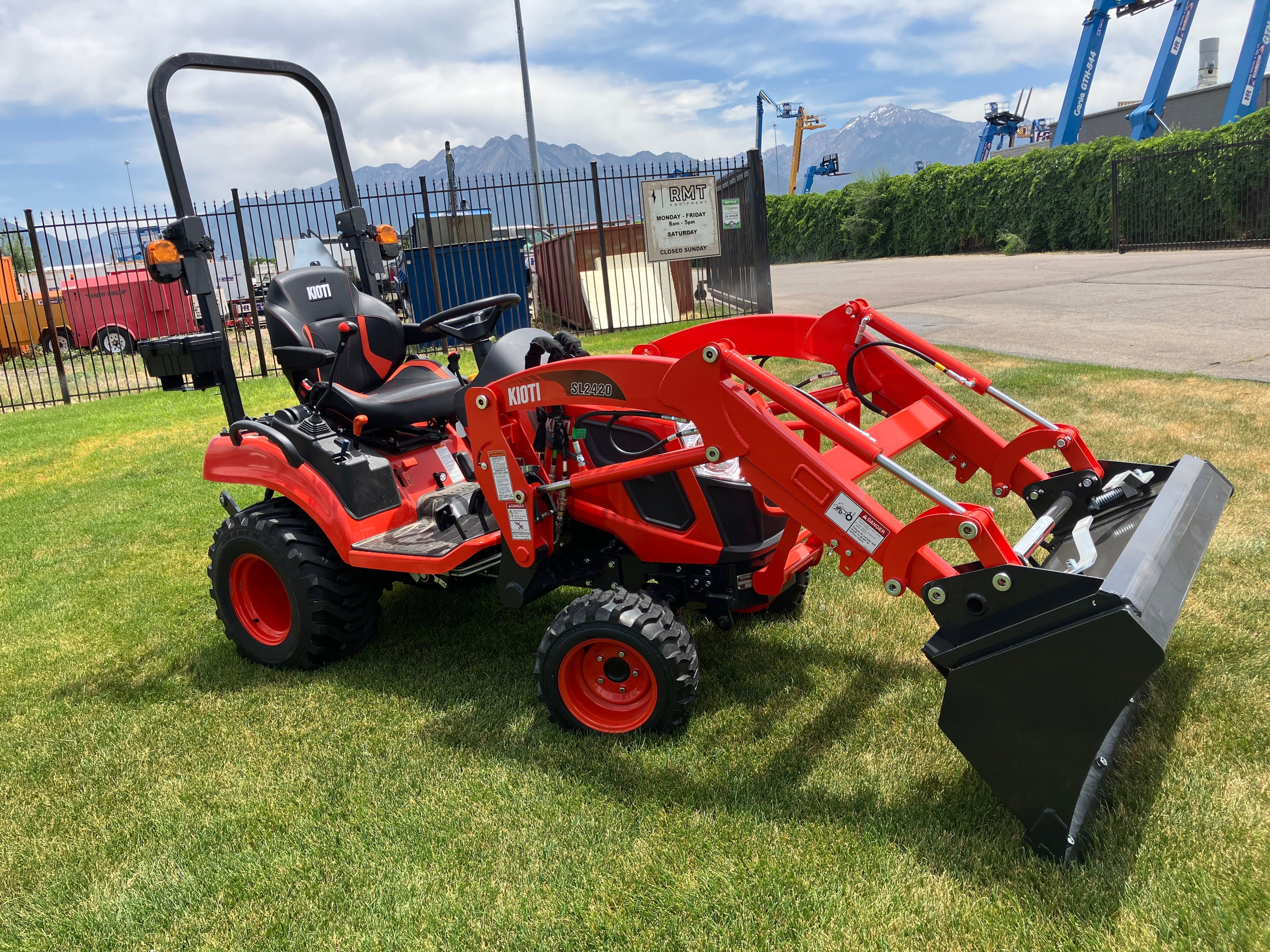 2025 KIOTI CS2520 HST TRACTOR
