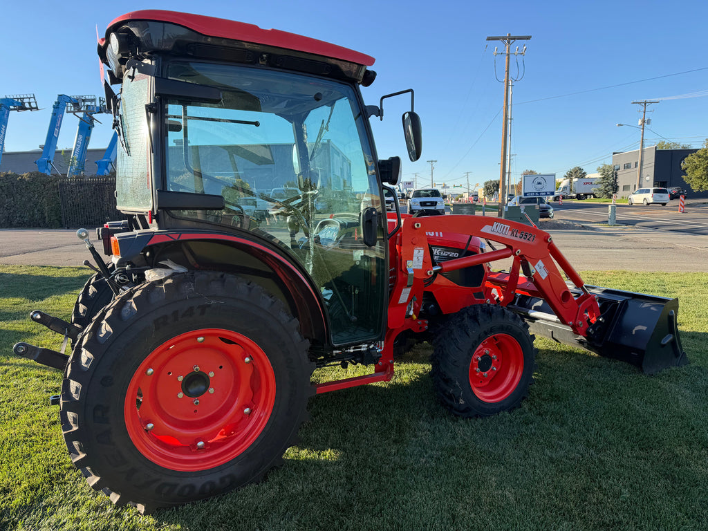 New KIOTI  DK4720 HST Tractor with Cab