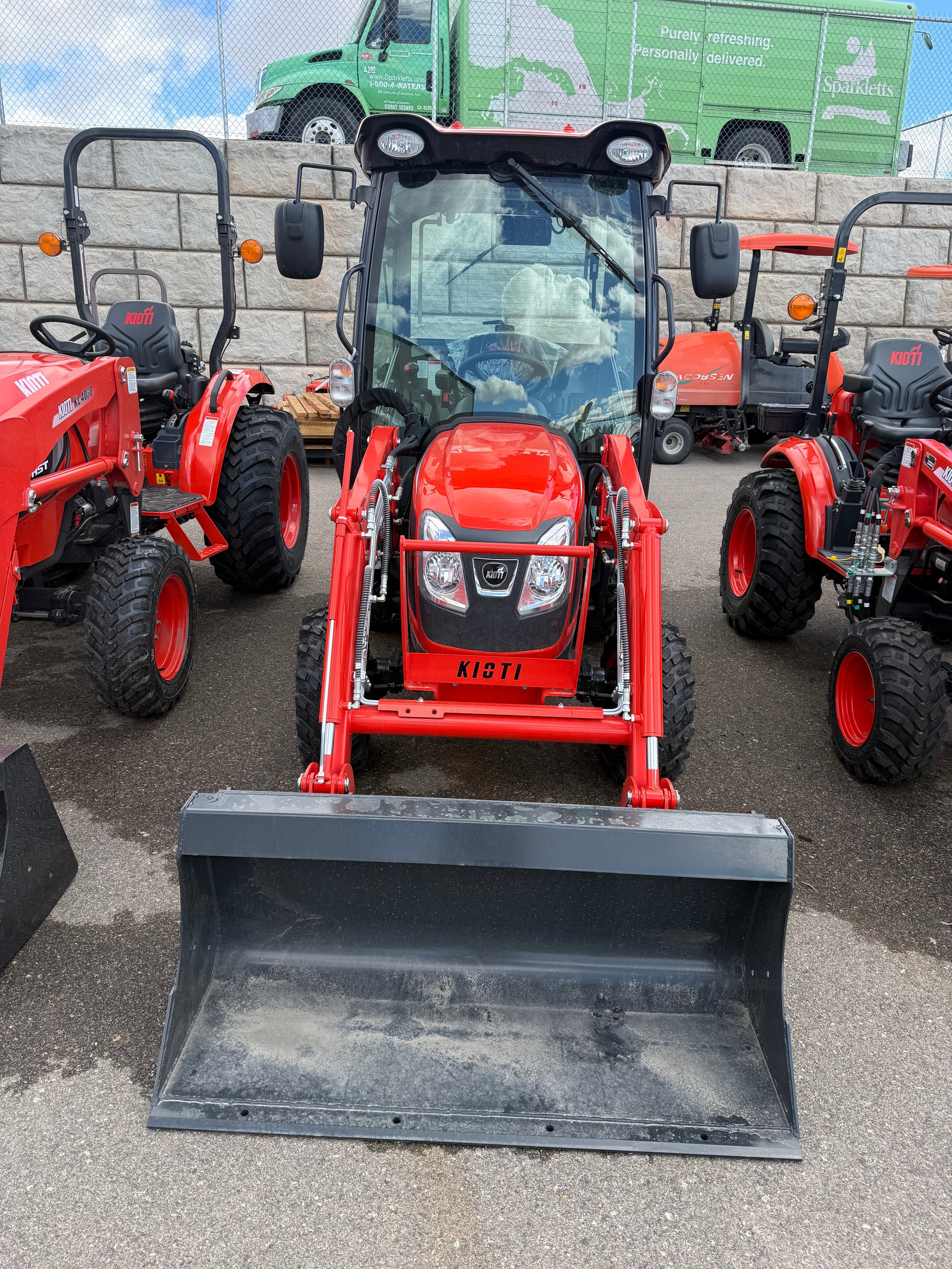 Kioti CX2510 HST Cab *** 0% financing available***