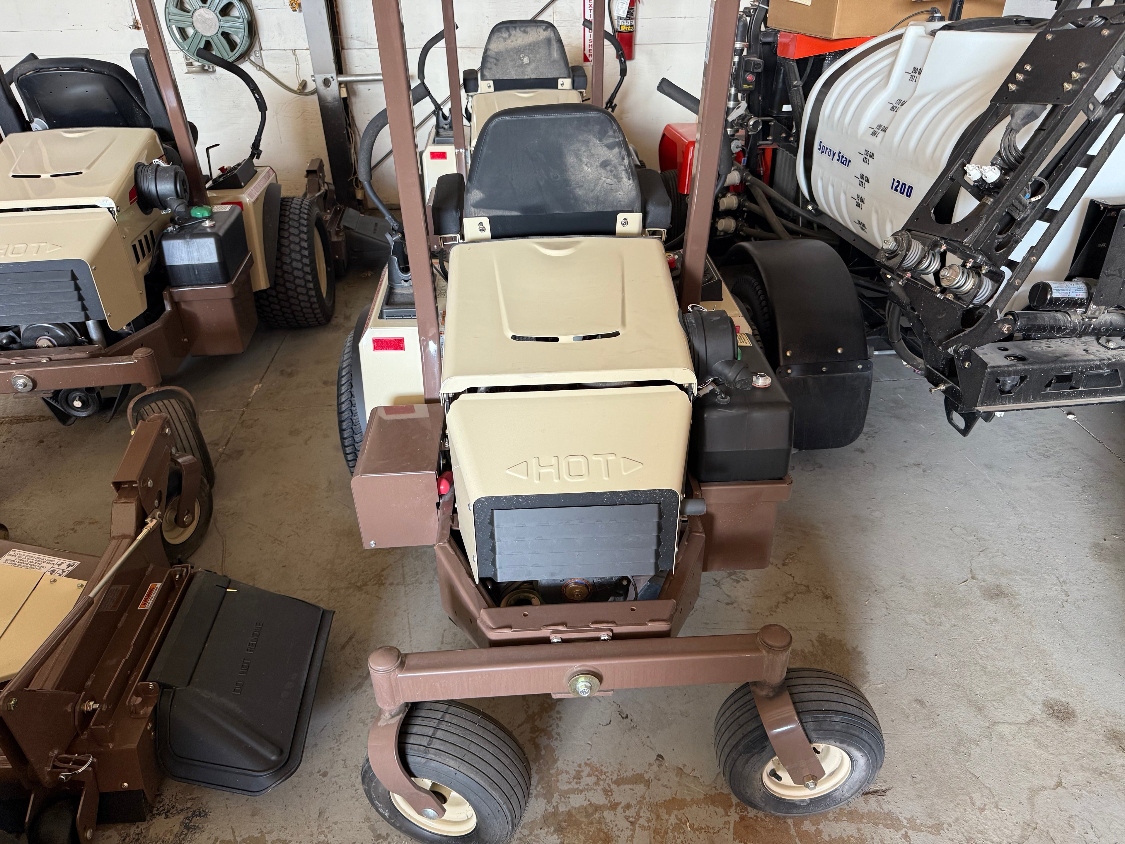 Grasshopper 725DT with 25 HP Diesel Engine & Hydraulic Deck Lift