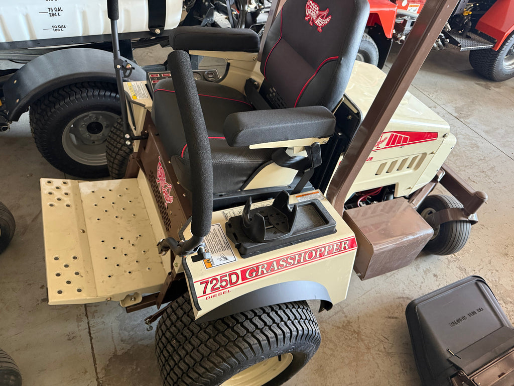 Grasshopper 725DT with 25 HP Diesel Engine & Hydraulic Deck Lift