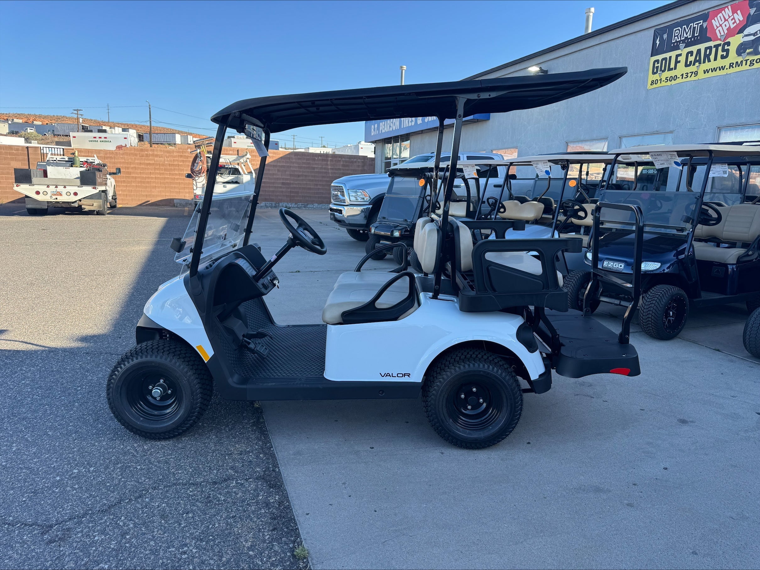 2025 EZGO VALOR 4 GAS Golf Cart